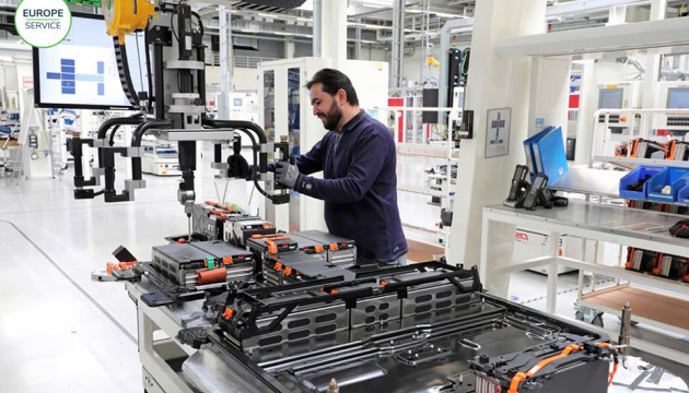 Франція надасть €1,5 мільярда тайванському виробнику акумуляторів для створення у себе заводу