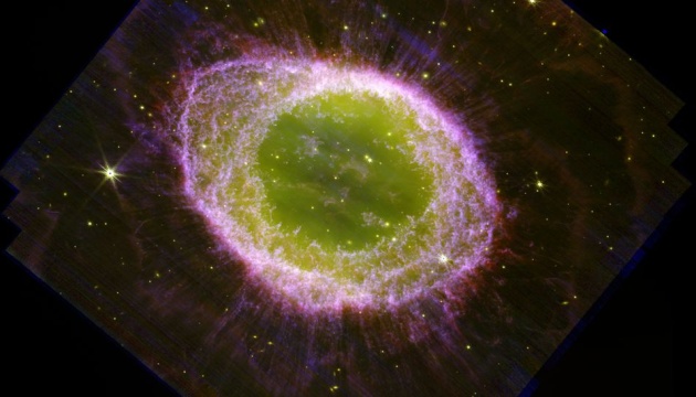 James Webb показав туманність у сузір'ї Ліри, схожу на бублик