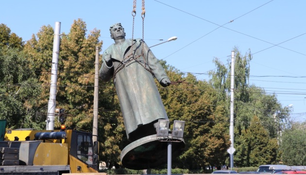 У Полтаві знесли пам'ятник радянському генералу