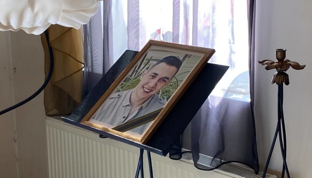 У Херсоні попрощалися із загиблим внаслідок російського обстрілу лікарем