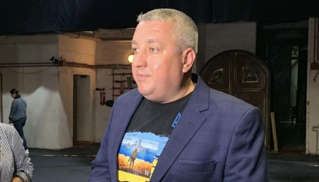 Керівник театру в Кропивницькому позивається до суду, щоб його не усунули з посади