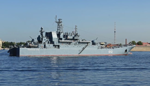 Damaged Olenegorsky Gornyak towed away from its berth in Novorosiisk
