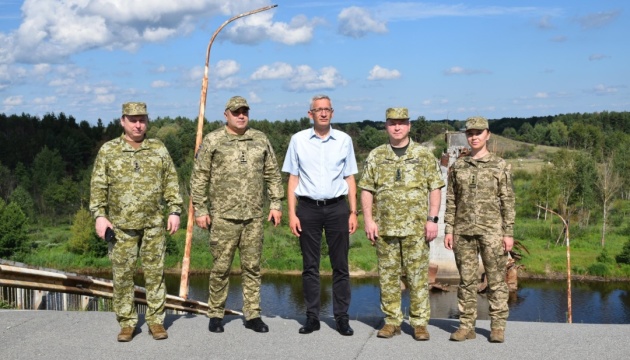 Deutscher Botschafter in Kyjiw besucht Nordgrenze der Ukraine 