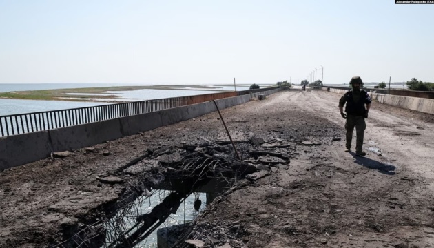 Besatzungsbehörden melden Angriffe auf Brücken zur Krim und in Region Cherson