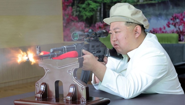 Кім Чен Ин наказав збільшити виробництво зброї