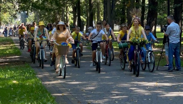 В Івано-Франківську відбувся благодійний велопарад дівчат