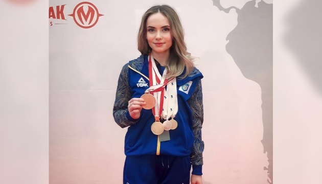 Буковинська спортсменка стала чемпіонкою Європи з жиму лежачи серед юніорів