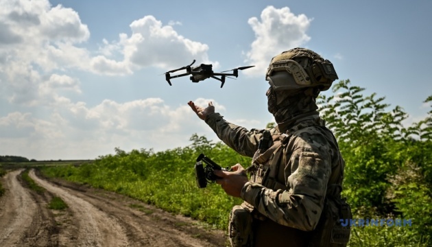 Війна в повітрі: світ ще не бачив стільки дронів, що воюють