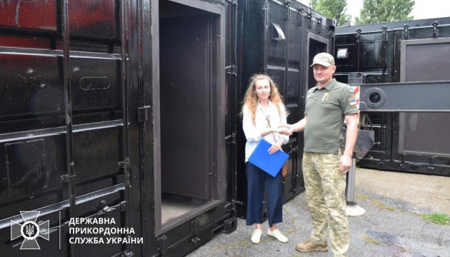 Штати передали українським прикордонникам польові бліндажі