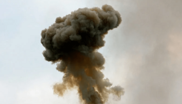 Russen werfen Lenkfliegerbomben auf ein Dorf in Region Cherson ab, eine Frau stirbt