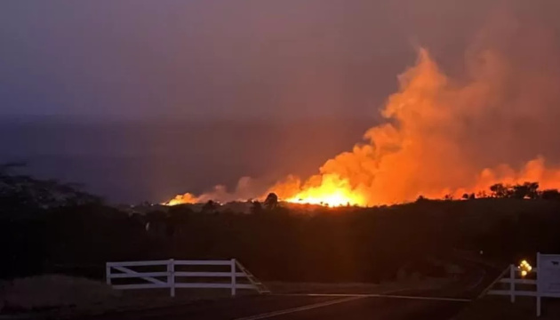 На Гаваях вирують лісові пожежі - без світла близько 15 000 людей