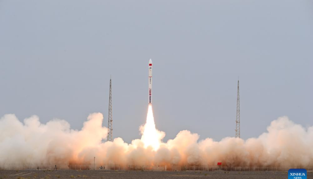 Китай вивів у космос ще сім супутників зондування Землі