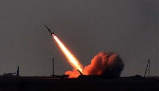 Luftabwehr schießt vier feindliche Raketen ab