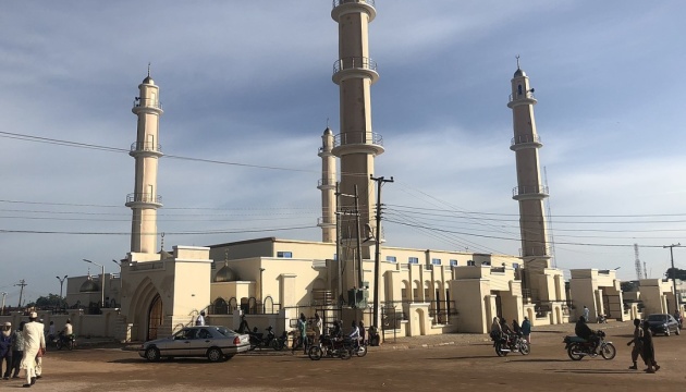 На півночі Нігерії внаслідок обвалу мечеті загинули семеро вірян