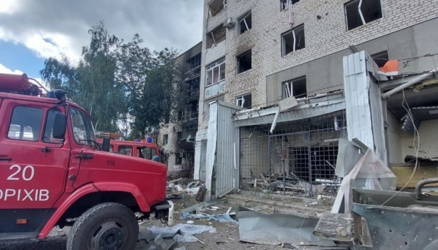 В Оріхові внаслідок обстрілу росіян сталася пожежа у п’ятиповерхівці