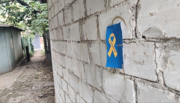 Yellow Ribbon movement put up 150 posters in Henichesk