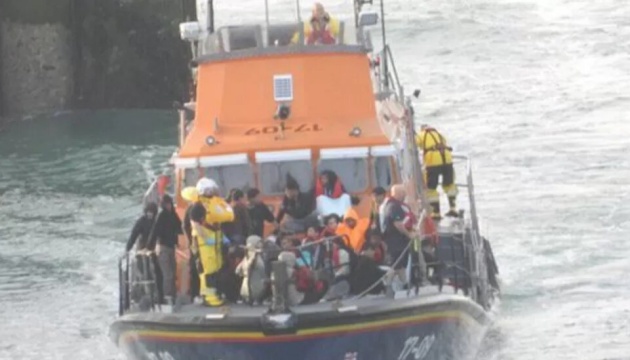 Поблизу берегів Франції перекинувся човен із мігрантами, є загиблі