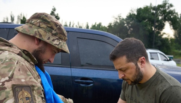 Zelensky meets with territorial defense soldiers who fought near Bakhmut