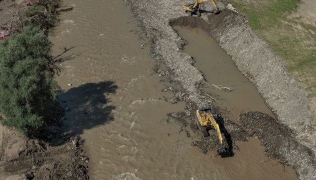 Slovenia floods: Ukrainian rescuers strengthen 150 m of Dreta River bank 