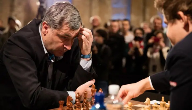 Кубок світу з шахів: Іванчук програв Карлсену у другій партії та вибув з турніру