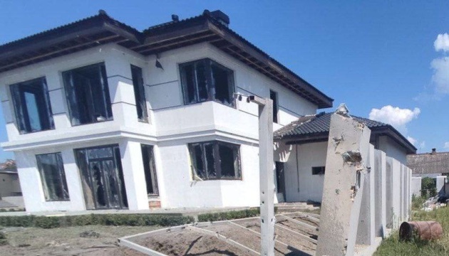 Росіяни обстріляли Нікополь із важкої артилерії - пошкоджений готель та ЛЕП