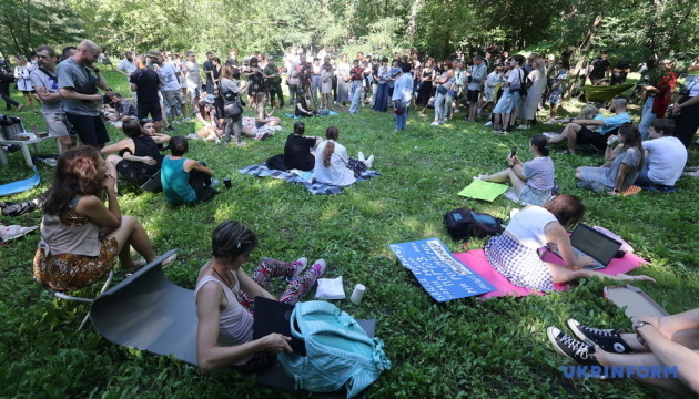 У Харкові містяни зібралися на пікнік проти будівництва в Саржиному Ярі