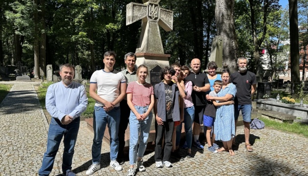 У Любліні українці провели прибирання на могилах воїнів УНР