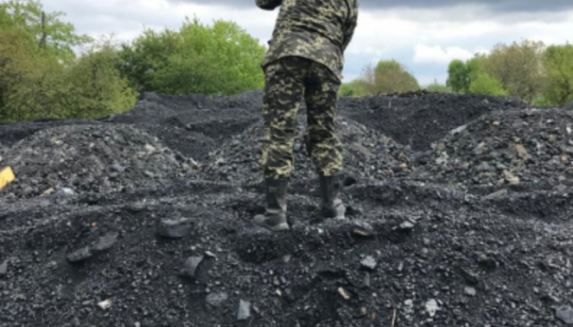 Підприємцю з Житомирщини оголосили підозру через постачання військовим неякісне вугілля