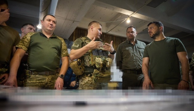 Зеленський відвідав бригади, які ведуть наступальні дії на Донеччині