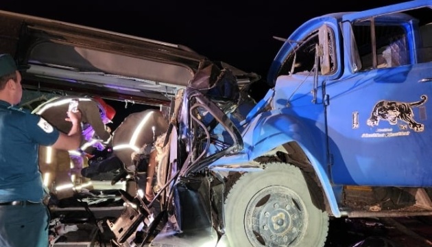 Мікроавтобус зіштовхнувся із вантажівкою у Єревані: 11 загиблих