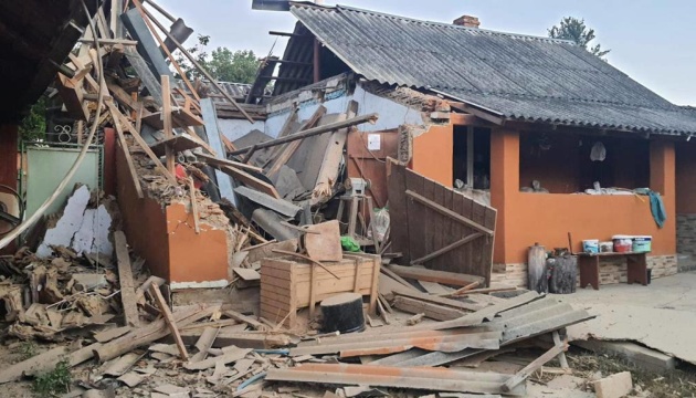 На Прикарпатті працювала ППО, уламки ракети пошкодили житловий будинок