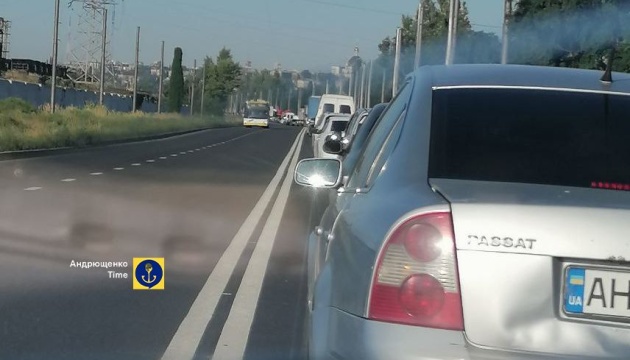 У Маріуполі знову утворився кілометровий затор автівок у напрямку Криму - Андрющенко