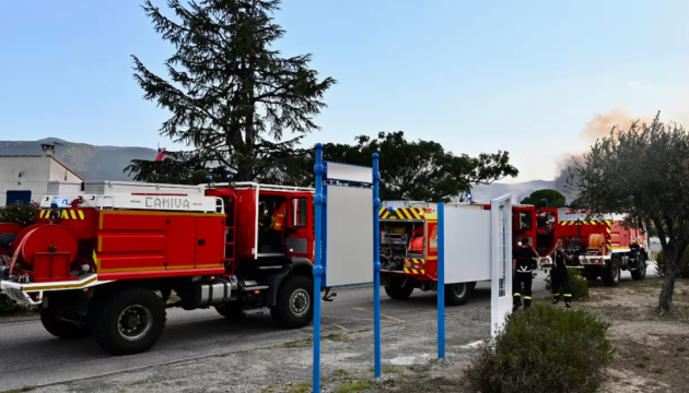 На півдні Франції загасили масштабну лісову пожежу