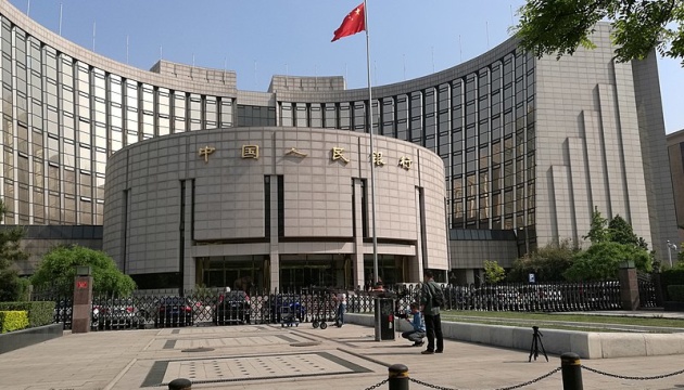 Центробанк Китаю несподівано знизив ключову ставку – Reuters