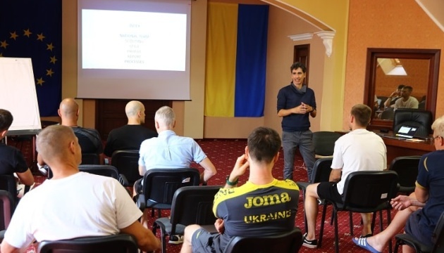 В Ужгороді завершився семінар футбольних тренерів, ініційований Ребровим