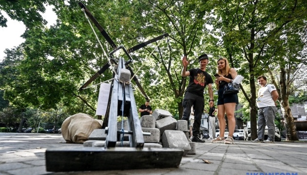 У Запоріжжі з'явилась інсталяція на підтримку закупівлі дронів для армії