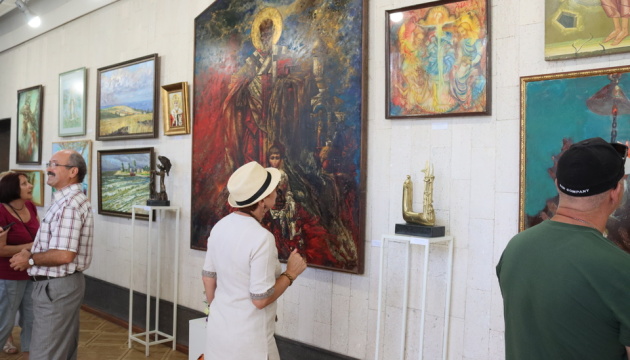 У Миколаєві відкрили виставку в межах проєкту «Міста-герої»