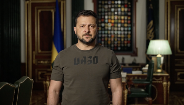 Zelensky: Ucrania aumenta al máximo el volumen de producción de armas