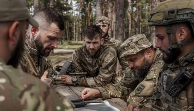 Ukraine's Azov brigade returns to front