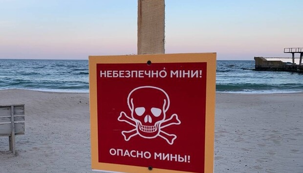 Протимінні сітки на пляжах Одеси заплуталися та не діють - еколог