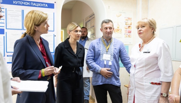 Зеленська побувала у сільській амбулаторії на Київщині, де надають психологічну допомогу