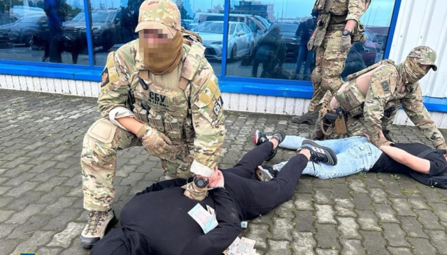 На Львівщині знешкодили «перевертнів», які вимагали гроші у військового