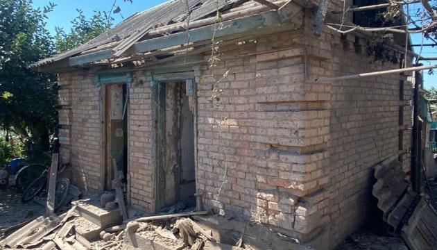 Ворог двічі за день бив із артилерії по Нікополю, постраждала пенсіонерка Ворог двічі за день бив із артилерії по Нікополю, постраждала пенсіонерка