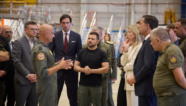 Zelensky visits Dutch air force base