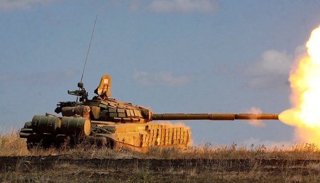 Russian tank fires on residential building in Kherson region. Woman killed