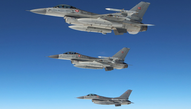 Дві групи українських пілотів вже відточують навички на літаках F-16 - Євлаш