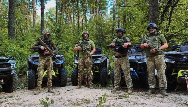 Reconnaissance teams in Ukraine receive seven modern ATVs Reconnaissance teams in Ukraine receive seven modern ATVs