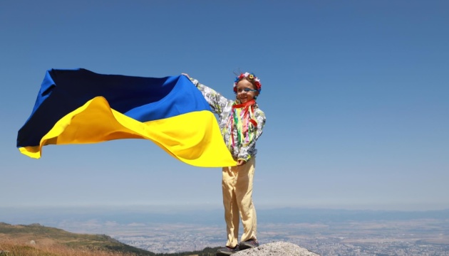 У Болгарії українські діти підняли прапор України на горі Вітоша