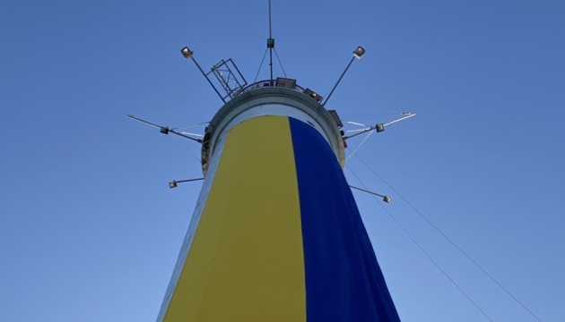 В Одесі на маяку розгорнули 18-метровий прапор України