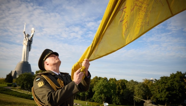 Tag der Staatsflagge: Präsident Selenskyj nimmt an Zeremonie des Hissens der Flagge teil
